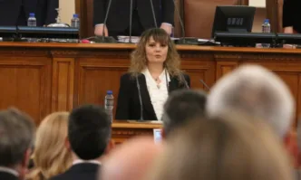 ИТН: Мутрата Радостин Василев заплаши депутатка, че ще ѝ прати хора, ако не напусне НС