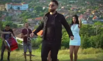 От профила във Фейсбук на Калин Сърменов Някой си Криси… някакъв