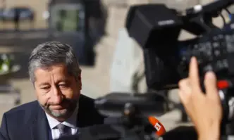 Христо Иванов допуска работа с Ахмед Доган за отстраняването на