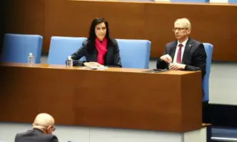 Денков и Габриел на парламентарен контрол
