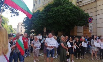 Четвърти ден превозвачи протестират пред Министерство на транспорта с искане