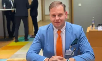 Зам министърът на младежта и спорта Петър Младенов участва в политическия