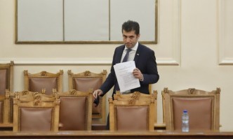 След обвиненията на ДПС в схема със златните паспорти Кирил Петков отвърна: Краят им ще дойде в най-късо време