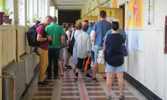 Към 15 часа около 20 е избирателната активност за парламентарните