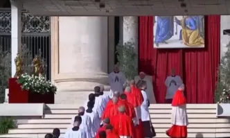 Тялото на Франциск е било положено в ковчег в личната