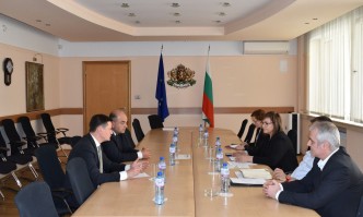 Министърът на икономиката и индустрията Корнелия Нинова нареди на Комисията