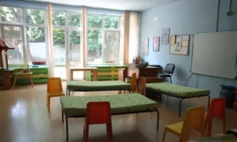 Седем деца от ДГ Звездичка във Варна са настанени в