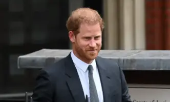 Принц Хари пристигна в Лондон съобщават световни медии Той излетя