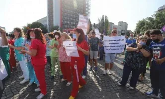 Служители и пациенти на Пирогов излизат пред Президентството на протест под наслов Не на терора над болниците