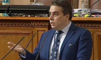 Михаил Кръстев: Повече от месец Радев и Василев прокарват актуализация на бюджета през разпарчетосан парламент