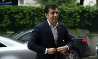 Кирил Петков открехна леко завесата за проектокабинета Денков Габриел който в