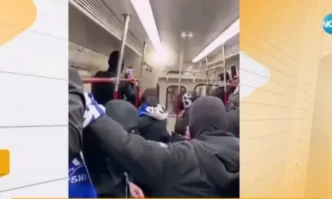Футболни фенове пръскаха с пожарогасител във вагон на столичното метро