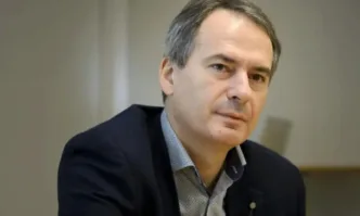 Българският журналист Христо Грозев твърди че му е забранено да