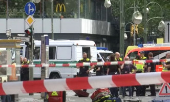 Кола се вряза в пешеходци в Берлин, има загинал и десетки ранени (ВИДЕО)