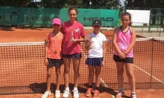 Симеон Кръстев и Ванеса Трифонова триумфираха на регионално до 12 г. в Пловдив