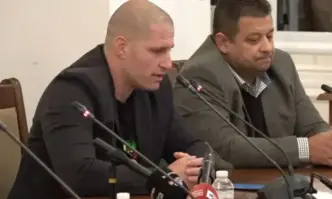 Самата идея да знаеш че някой се рови в личния