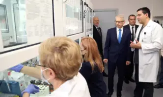 Разширяват капацитета на лабораторията във ВМА Три пъти повече проби