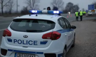Две деца бяха задържани да шофират крадена кола в София