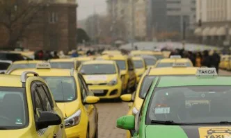 Таксиметрови шофьори и днес на протест в София