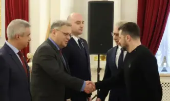 От профила във Фейсбук на Делян ДобревКак не ги е