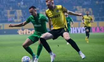 Шампионите надвиха Ботев с 2 0 на КолежаДвубоят бе прекъснат още