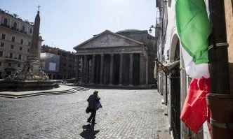Баба в Италия отнесе глоба от 280 евро за ходене 11 пъти до магазина в един ден