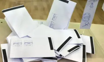 Агитационни материали на местна коалиция заливат Бургас в изборния ден