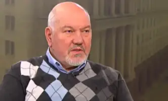 С тези неадекватни неща които направиха с конституцията само усложниха