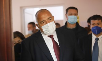 Лидерът на ГЕРБ Бойко Борисов упражнява правото си на глас