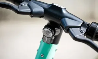 Жена и дете бяха блъснати от електрическа тротинетка в Бургас