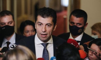 След като се разминаха с Янев за НАТО Премиерът спира