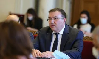 Костадин Ангелов: Не знам на министър Стойчо Кацаров кой му вярва още в България