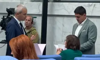 От Фейсбук профила на депутата от ПП ДБ Явор БожанковПролетарии от