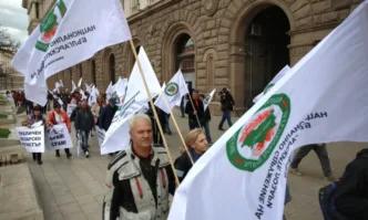 Лозари от цялата страна протестираха пред президентството носейки табели с