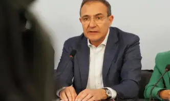 От БСП Обединена Левица обявиха на брифинг че инициират подписка за