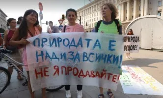 Протест: Искат оставката на служебния екоминистър