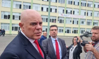 Заплашват ме олигарси мутри журналисти Радостин Василев да се нареди