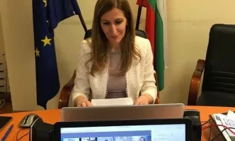 Министър Ангелкова: Подготвяме протоколи за подновяване на туристическите пътувания
