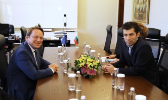 Премиерът се срещна с еврокомисар Оливер Вархеи