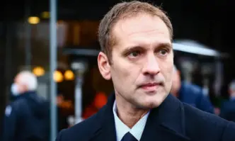 Вижте подробностиСтилиян Петров ще смени в опозиционния отбор Димитър Бербатов като основен