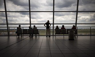 Хиляди анулирани полети в световен мащаб заради коронавируса с началото