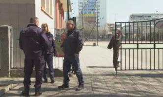 Освен за поставени взривни устройства някои от директорите получиха съобщения