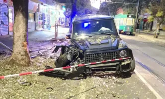 Mercedes G класа с германска регистрация е самокатастрофирал тази нощ на