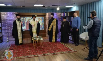 С благословението на Негово Светейшество Българския патриарх и Софийски митрополит