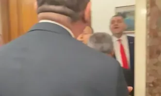 Сблъсък в НС: Мирчев предизвика Пеевски. Стигна се до физически контакт между двамата - (ВИДЕО)