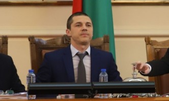Мирослав Иванов спаси поста си на заместник- председател на Народното събрание