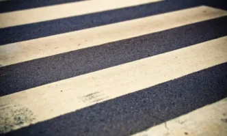 Шофьор блъсна 14 годишно момиче пресичащо пешеходна пътека в Бургас Инцидентът