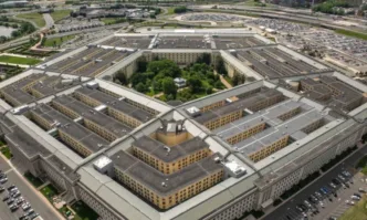 Министърът на военноморските сили на САЩ Джон Фелан напуска поста