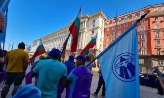 Продължават протестите на работниците от Автомагистрали-Черно море