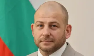 Агенти на ДАНС са влезли едновременно в дома и кабинета